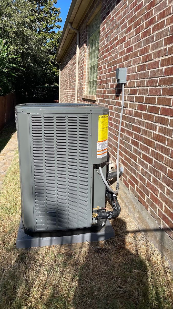 Coppell TX HVAC outdoor AC condenser with disconnect and line set